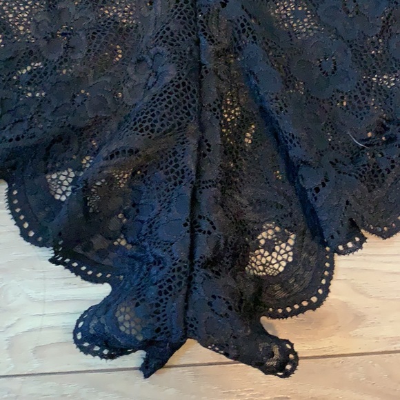 Lace floral bodysuit - Picture 2 of 6